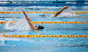 ششمین دوره مسابقات شنای مسافت بلند جام آزادی/ گزارش تصویری

