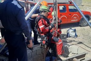 نجات مرد جوان از اعماق چاه بیست متری