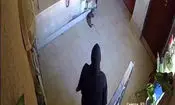 وقتی چوب خدا بر سر زن جوان فرود آمد؛ کارما فعال شد/ ویدئو 