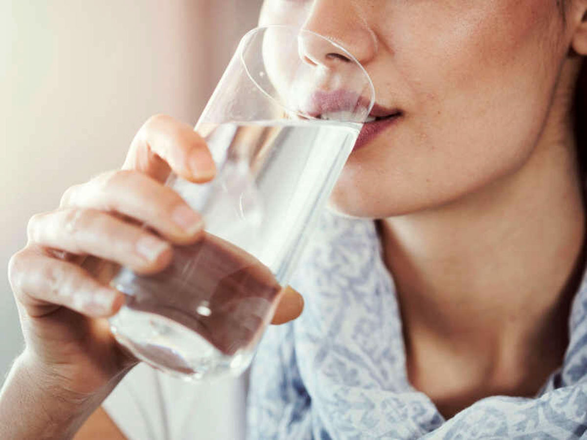 اگر این علائم را دارید آب کافی نمی‌نوشید