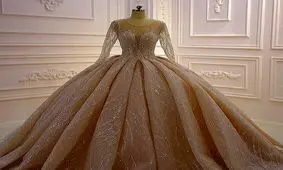  یک زن با لباس عروس سر امتحان دانشگاه!/ عکس

