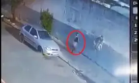 لحظه هولناک مدفون شدن دختر جوان زیر دیوار بعد از تصادف اتوبوس/ ویدئو