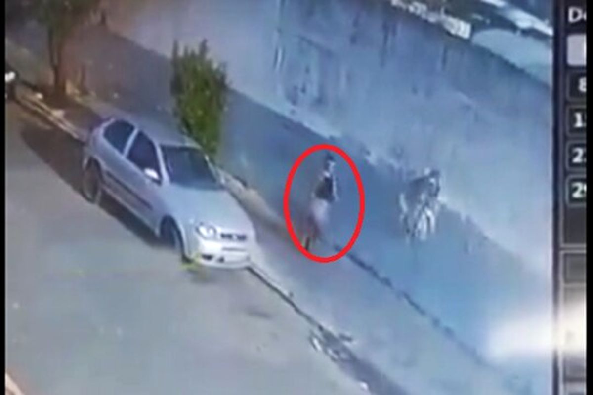 لحظه هولناک مدفون شدن دختر جوان زیر دیوار بعد از تصادف اتوبوس/ ویدئو