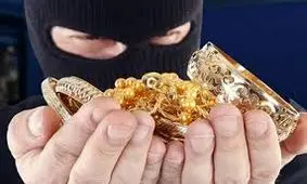 سرقت عجیب در درمانگاه امام رضا کرمانشاه/ دزدی گوشواره از گوش دختربچه در آغوش مادر/ ویدئو