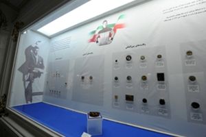 ویترینی رنگارنگ از مدال‌های تختی در موزه آستان قدس رضوی