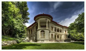  ترکش های بمباران هوایی تهران به کاخ سعدآباد رسید/ عکس