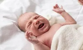 بیماری‌ای که با بوسیدن به نوزاد منتقل می‌شود