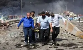 لحظه تلخ پیدا شدن پیکر یکی از فوتی‌های انفجار بندرعباس و شناسایی او توسط همکارانش/ ویدئو