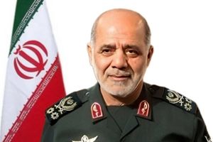 حضور فرمانده جدید قرارگاه مرکزی خاتم الانبیا (ص) در منزل شهید سلامی/ تصاویر