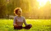 چرا ۱۵ دقیقه آفتاب گرفتن، از هر مکملی موثرتر است؟