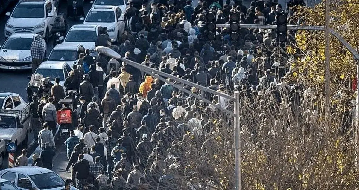 گزارشی از سومین روز اعتراضات به گرانی ها/ یکی از کسبه علاءالدین: کسی از روی سیری اعتراض نمی‌کند؛ گرانی هست و امنیت هم نداریم