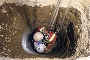 نجات معجزه آسای مرد جوان در عمق چاه 50 متری