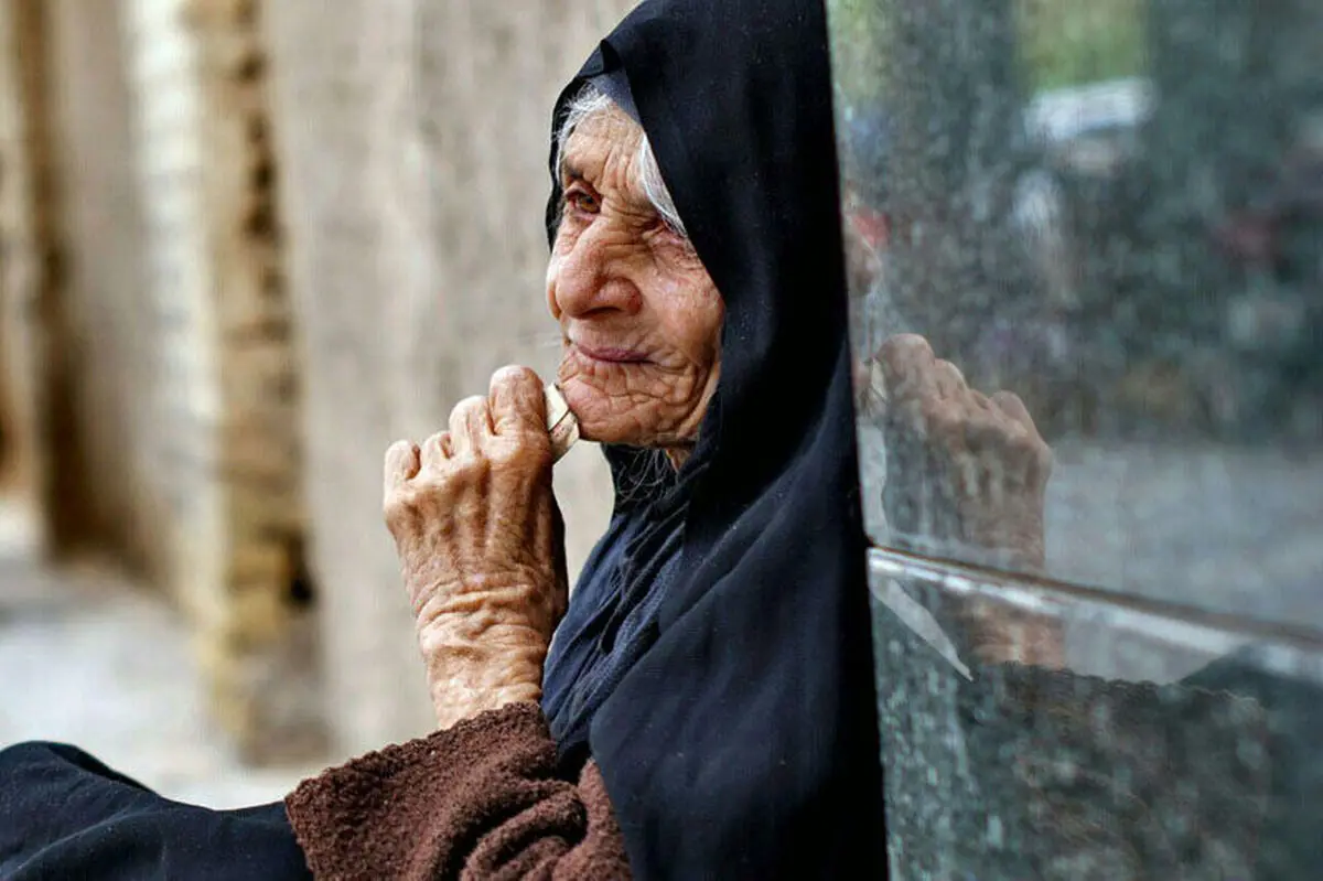 زنان تنها‌تر می‌شوند