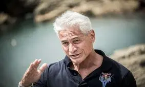 اسطوره آمریکایی‌ها به خاطر پول چوب حراج به مدال‌هایش زد

