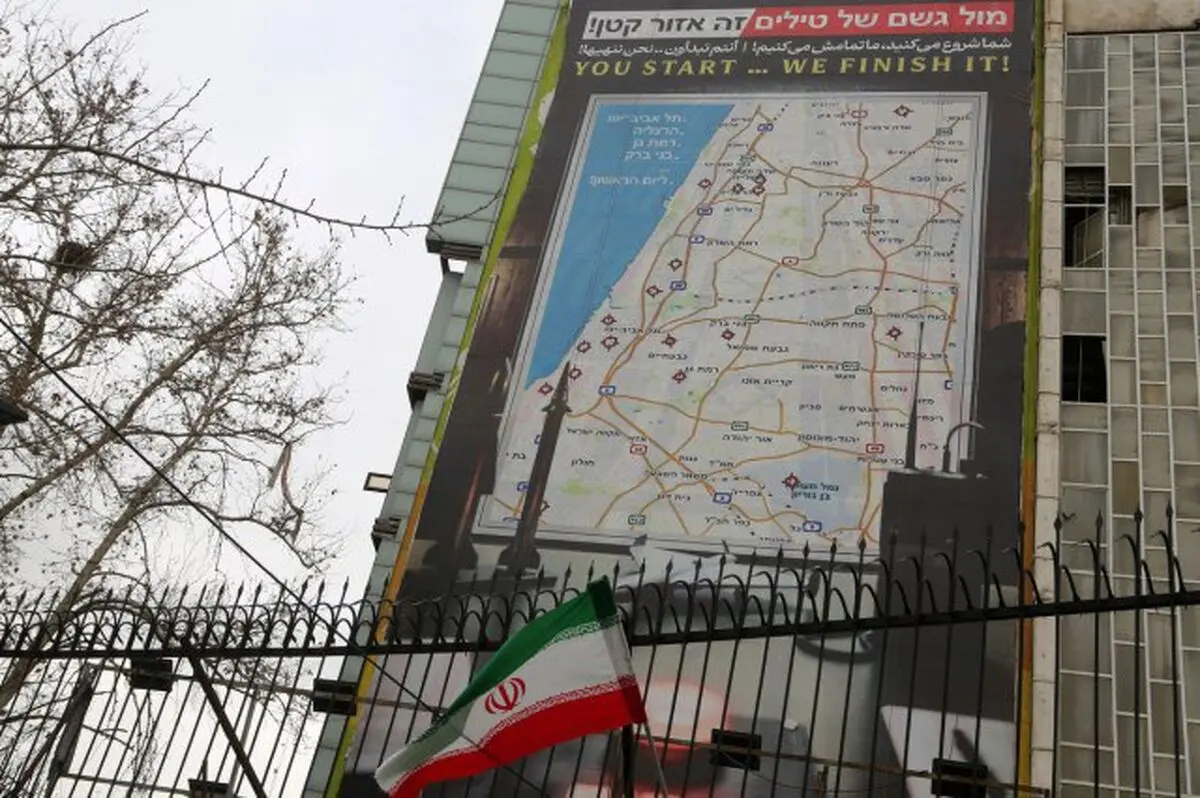 جنجال دیوارنگاره میدان فلسطین در رسانه‌های عبری