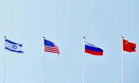 چگونه چهار نفر جهان را وارونه می‌کنند؟