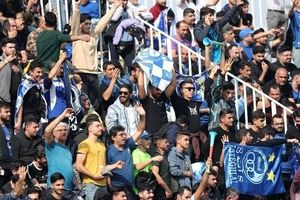 تجمع هواداران استقلال مقابل وزارت ورزش

