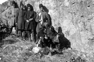 طمع ناصرالدین شاه برای حک کردن تصویرش در کوه بیستون