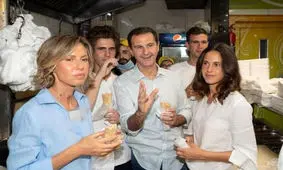 بشار اسد و خانواده‌اش در خیابان‌هاى قدیمى دمشق/ عکس

