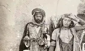 سفر به ایران قدیم؛ رقص «دختران کولی» در یک روستا در غرب ایران
