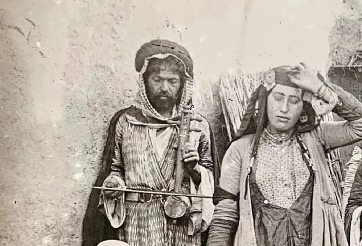 سفر به ایران قدیم؛ رقص «دختران کولی» در یک روستا در غرب ایران