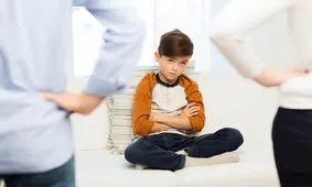 پدر و مادر سلطه‌جو یعنی چه؟/ این نشانه‌ها می‌گوید شما والدین کنترل‌گری هستید