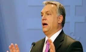 حرکات «عجیب و غریب» نخست وزیر مجارستان در ورسای فرانسه/ ویدئو