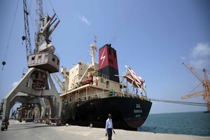 انگلیس: به یک کشتی تجاری در بندر الحدیده یمن حمله شده است