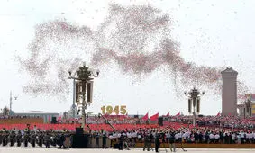 رژه بزرگ ارتش چین در هشتادمین سالگرد پایان جنگ جهانی دوم با حضور رهبران جهان/ پزشکیان در عکس یادگاری رهبران شرکت کننده در مراسم رژه ارتش چین/ ویدئو

