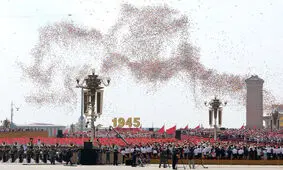 رژه بزرگ ارتش چین در هشتادمین سالگرد پایان جنگ جهانی دوم با حضور رهبران جهان/ پزشکیان در عکس یادگاری رهبران شرکت کننده در مراسم رژه ارتش چین/ ویدئو


