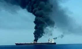 صداوسیما: دو کشتی نزدیک تنگه هرمز  هدف قرار گرفت