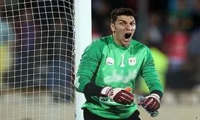 بیهوش شدن دروازبان تراکتور بعد از برخورد عجیب/ ویدئو

