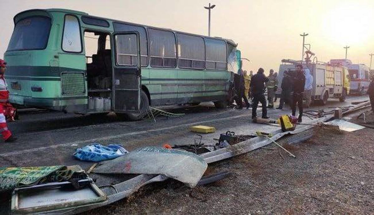 جزئیات تصادف شدید ۲ اتوبوس در فرودگاه امام، یک فوتی و ۳۷ مصدوم/ وخامت حال ۱۱ نفر/ ویدئو