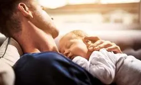 عواقب خوابیدن کودک کنار والدین را جدی بگیرید