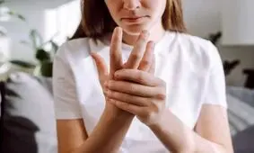 نشانه های هشداردهنده سرطان ریه در پاها و دست ها که نباید نادیده گرفت