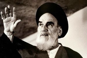 واکنش دفتر مرحوم آیت الله آقا مجتبی تهرانی به یک پوستر انتخاباتی بدون تصویر امام( ره)/ عکس

