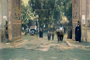 سفر به عصر قاجار؛ از پسر رقاص و دلقک دربار تا قدیمی‌ترین عکس بیمارستان