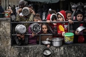 مضحکه ای به نام کمک هوایی به غزه/ چیزی از فلسطین مانده که به رسمیت شناخته شود؟