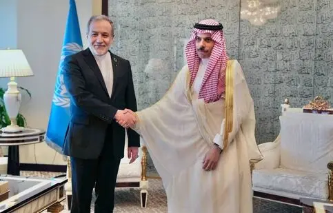 دیدار عراقچی و وزیر خارجه عربستان در حاشیه نشست مجمع عمومی سازمان ملل/ ویدئو