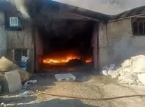 آتش سوزی در انبار کارخانه فرآورده های پلاستیکی در آق قلا/ ویدئو