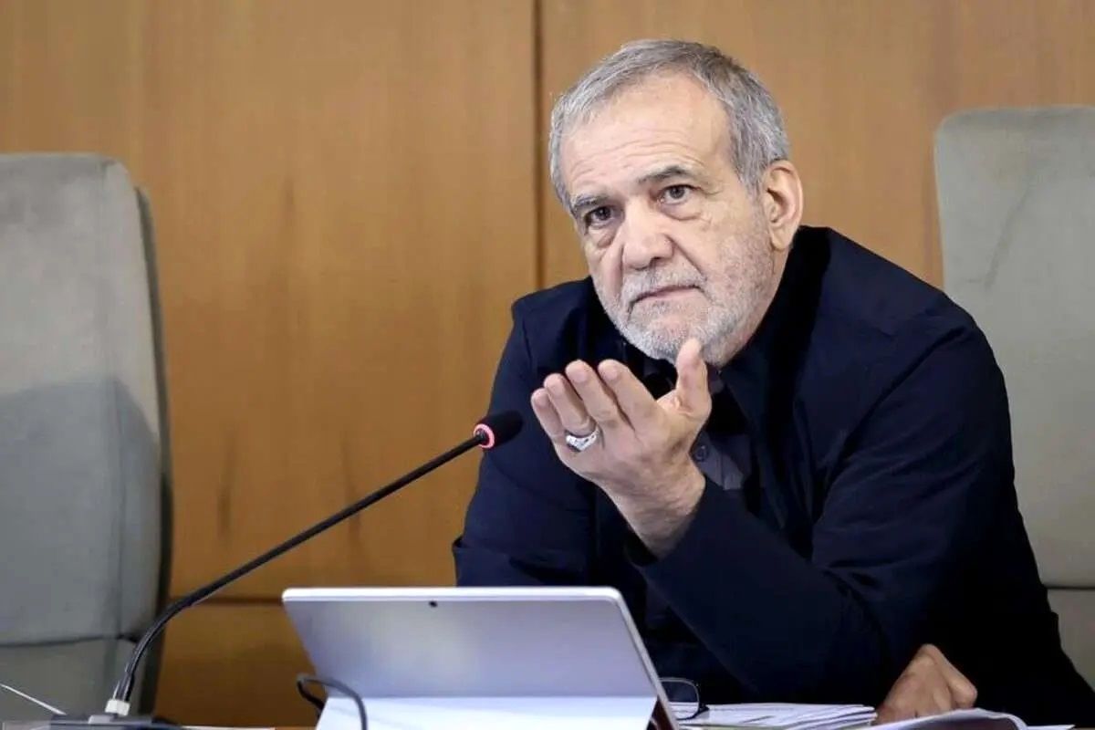 پزشکیان: چگونه روزانه ۲۰ میلیون لیتر سوخت گم میشود؟/ در حالی که تولید کننده و عرضه کننده خودمان هستیم/ برای این سرقت مرا دار بزنند هم کم کاری نکرده اند!/ ویدئو