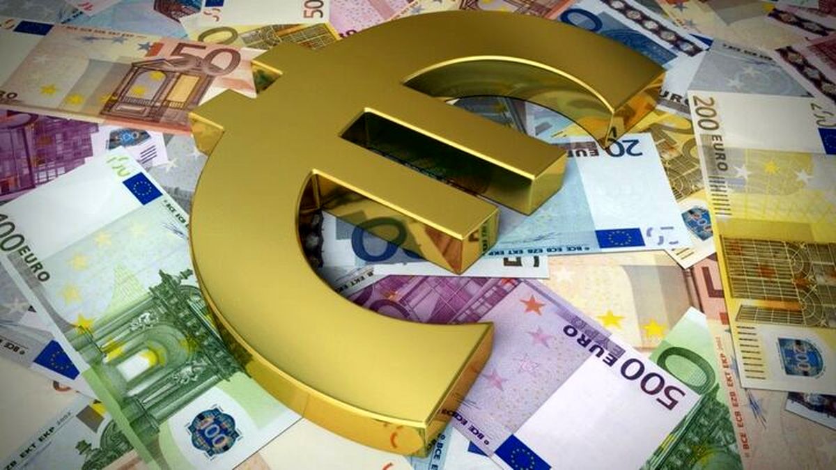 برابری ارزش یورو و دلار برای نخستین بار در ۲۰ سال اخیر/ تشدید بحران اقتصادی در اروپا