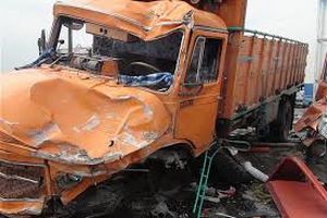 ۳ کشته و ۲ مجروح در برخورد کامیون با خودروی سواری