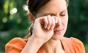 این عادات برای سلامتی چشم مضرند