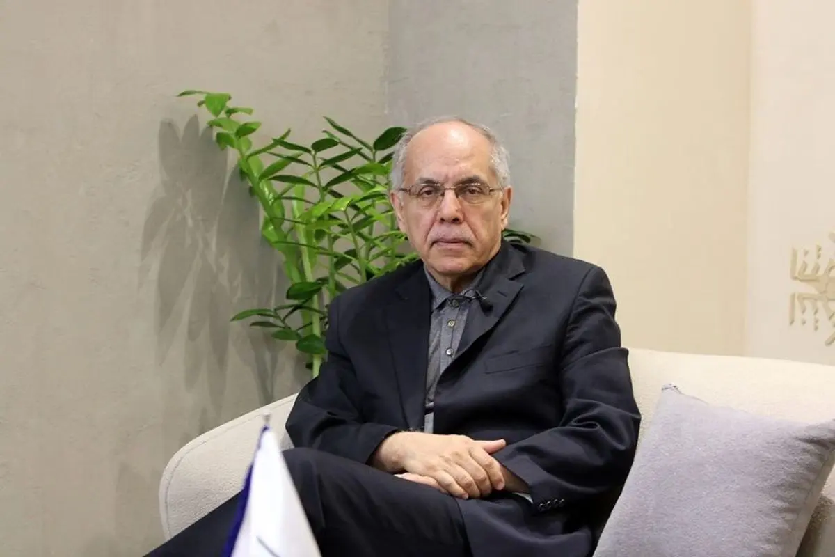 کوروش احمدی: نوعی جنگ متقارن در تنگه هرمز در جریان است/ اگر مسأله تنگه حل شود، شاید ترامپ جنگ را متوقف کند