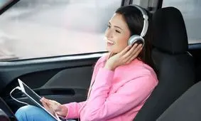 راه‌حل رفع حالت‌ تهوع در ماشین؛ موسیقی شاد گوش دهید