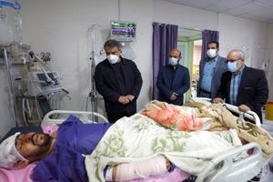  عیادت شهردار اهواز و جمعی از مسئولین از مصدومان تصادف زنجیره ای اهواز-خرمشهر