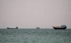 ادعای رویترز درباره توافق و لغو محاصره دریایی/ عراقچی: توافق با عمان نزدیک است/ شبکه «ای‌بی‌سی: توافق ایران و عمان برای بازگشایی تنگه هرمز ۶۰ روزه است/ حمله موشکی به نفتکش اماراتی در تنگه هرمز