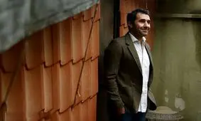 اجرای هادی کاظمی با تقلید صدای صفر کشکولی/ ویدئو