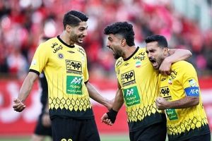 پرسپولیس در خانه از کورس خارج شد/ پوکر سپاهان در ال‌کلاسیکو

